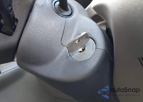 2004 Toyota Corolla Le z USA, uszkodzony, nr VIN 2T1BR32E74C191386